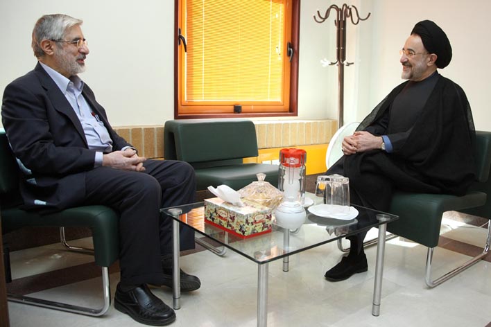 دیدار موسوی و خاتمی